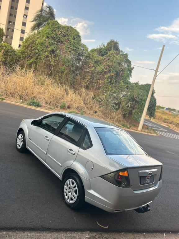 FORD Fiesta Sedan - Foto