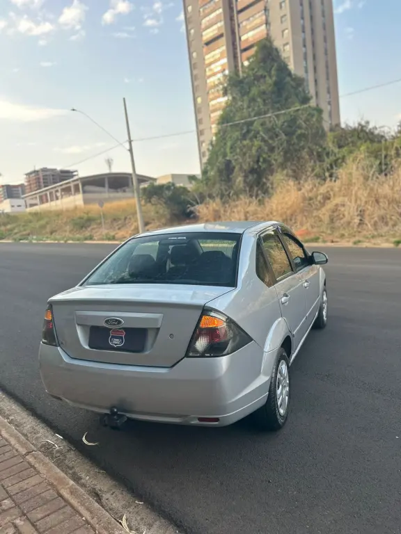 FORD Fiesta Sedan - Foto
