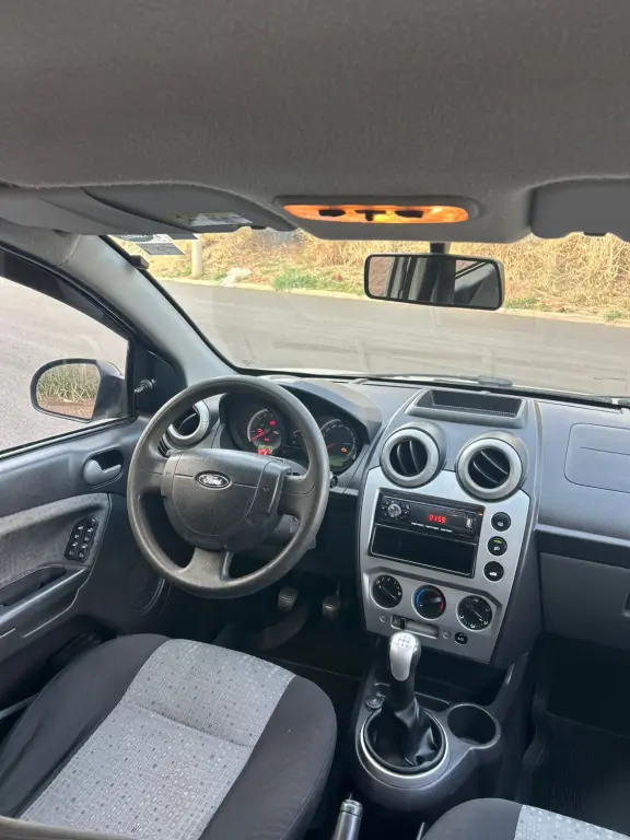 FORD Fiesta Sedan - Foto