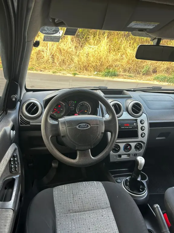 FORD Fiesta Sedan - Foto