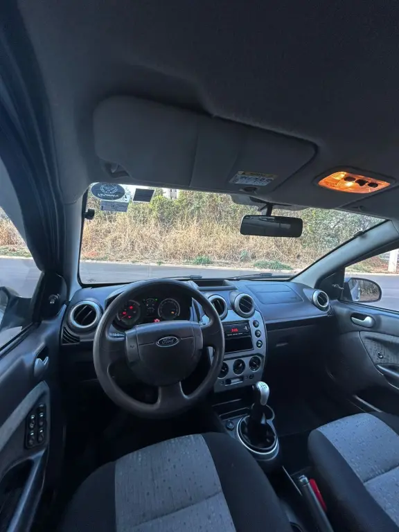 FORD Fiesta Sedan - Foto