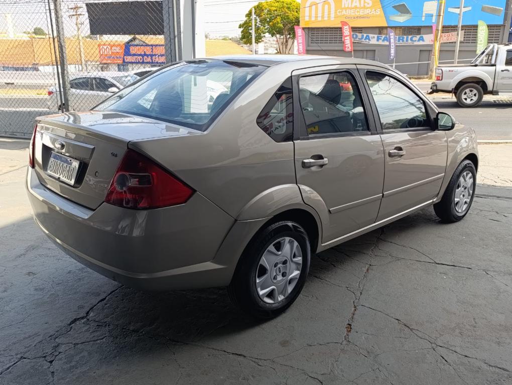 FORD Fiesta Sedan - Foto