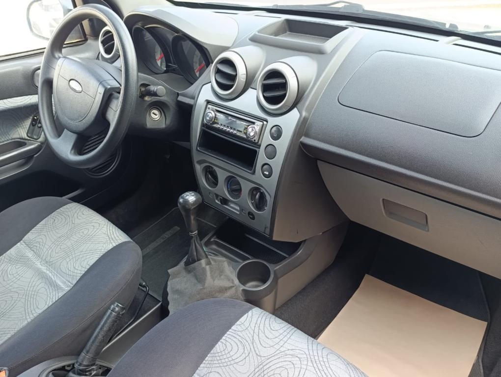 FORD Fiesta Sedan - Foto