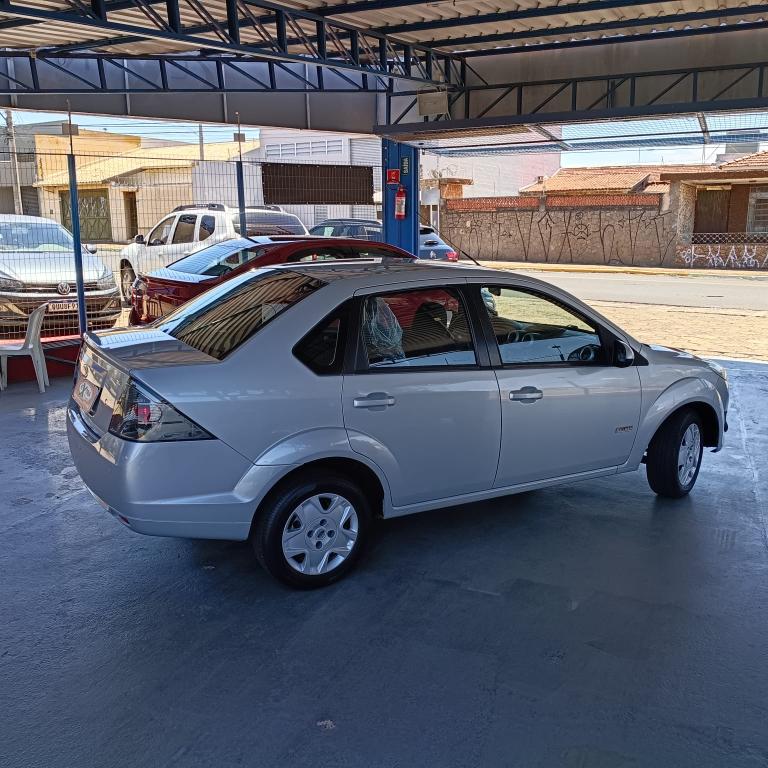 FORD Fiesta Sedan - Foto