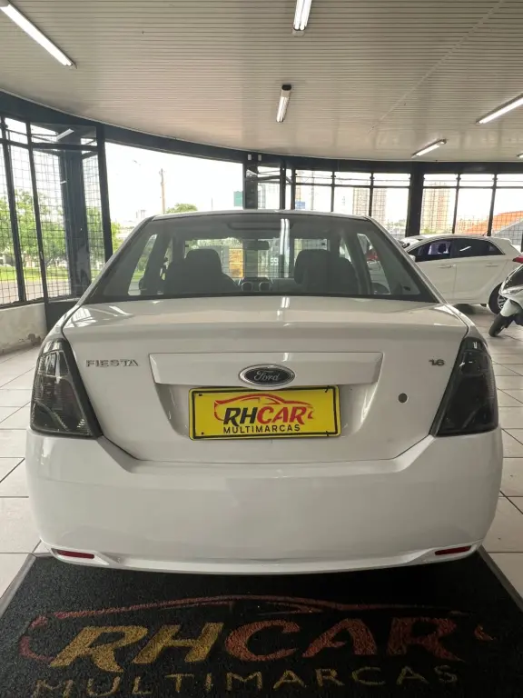 FORD Fiesta Sedan - Foto