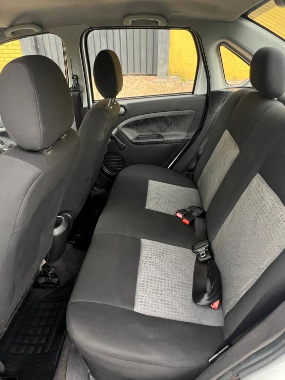 FORD Fiesta Sedan - Foto