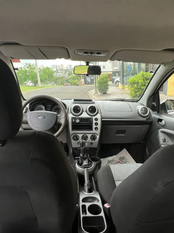 FORD Fiesta Sedan - Foto