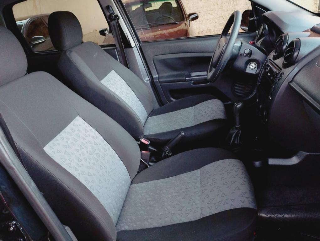 FORD Fiesta Sedan - Foto