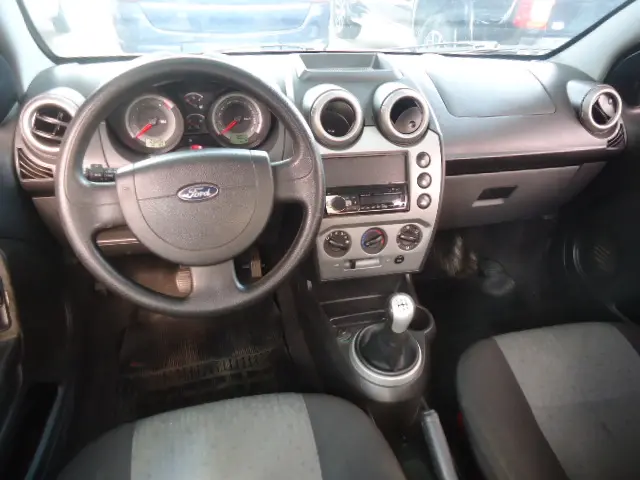 FORD Fiesta Sedan - Foto