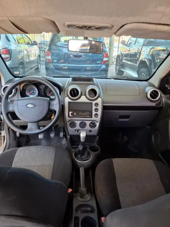 FORD Fiesta Sedan - Foto
