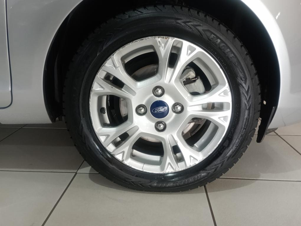 FORD Fiesta Sedan - Foto