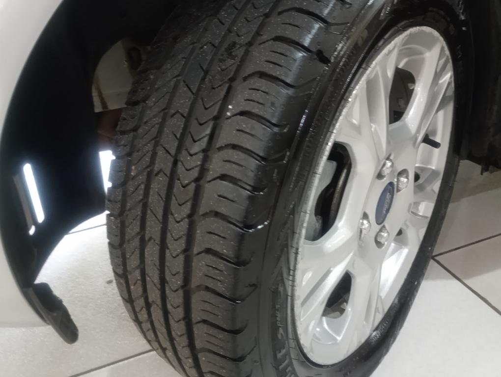 FORD Fiesta Sedan - Foto