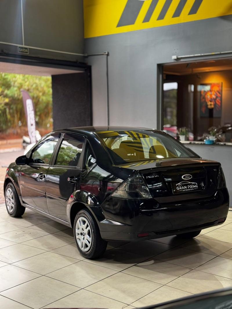 FORD Fiesta Sedan - Foto