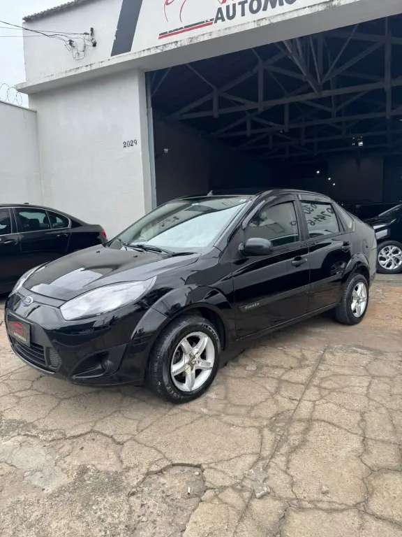 FORD Fiesta Sedan