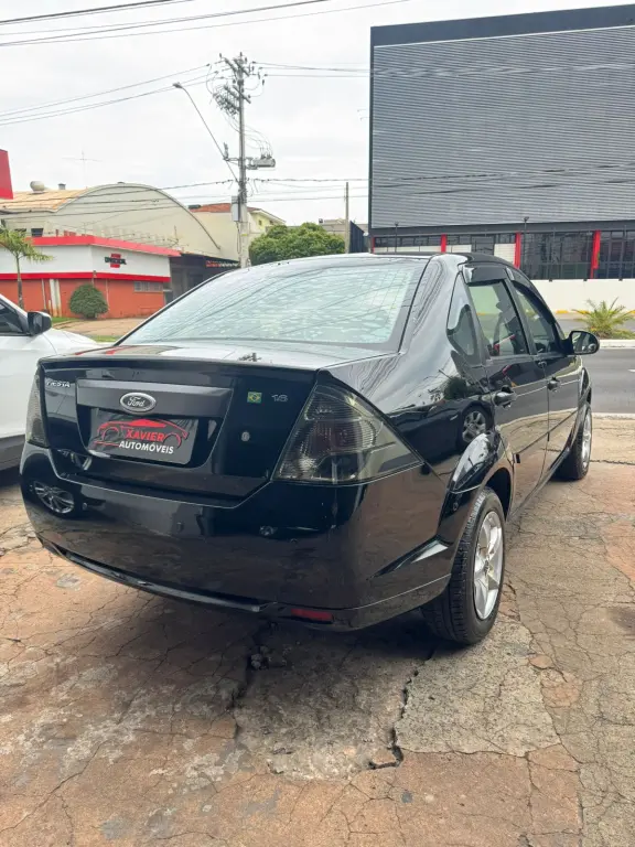 FORD Fiesta Sedan - Foto
