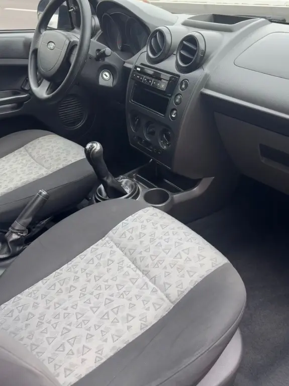 FORD Fiesta Sedan - Foto