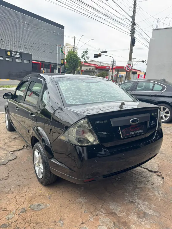 FORD Fiesta Sedan - Foto