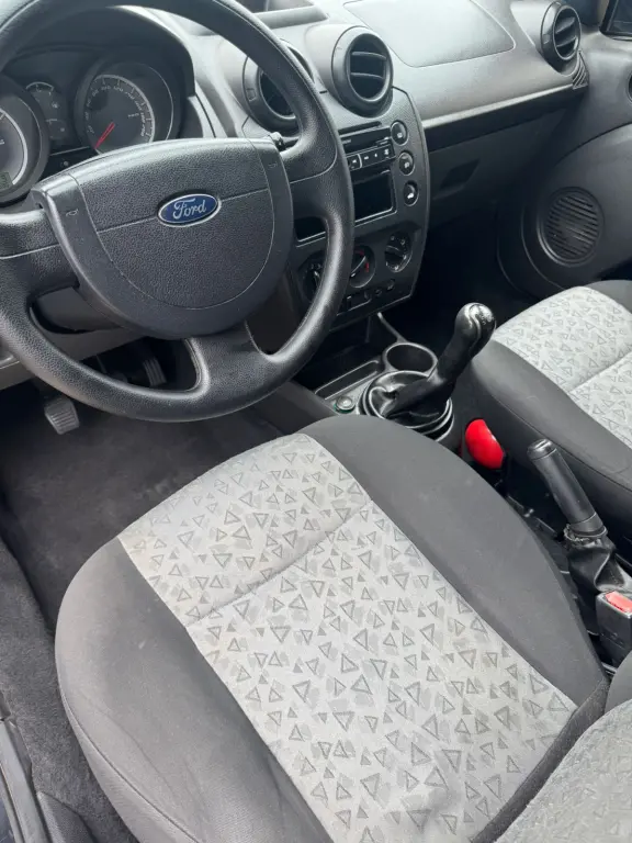 FORD Fiesta Sedan - Foto