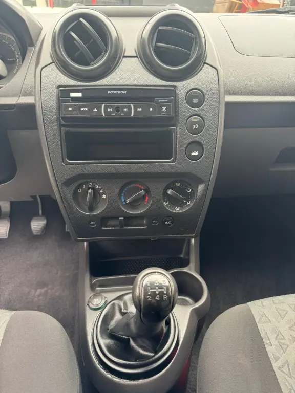 FORD Fiesta Sedan - Foto