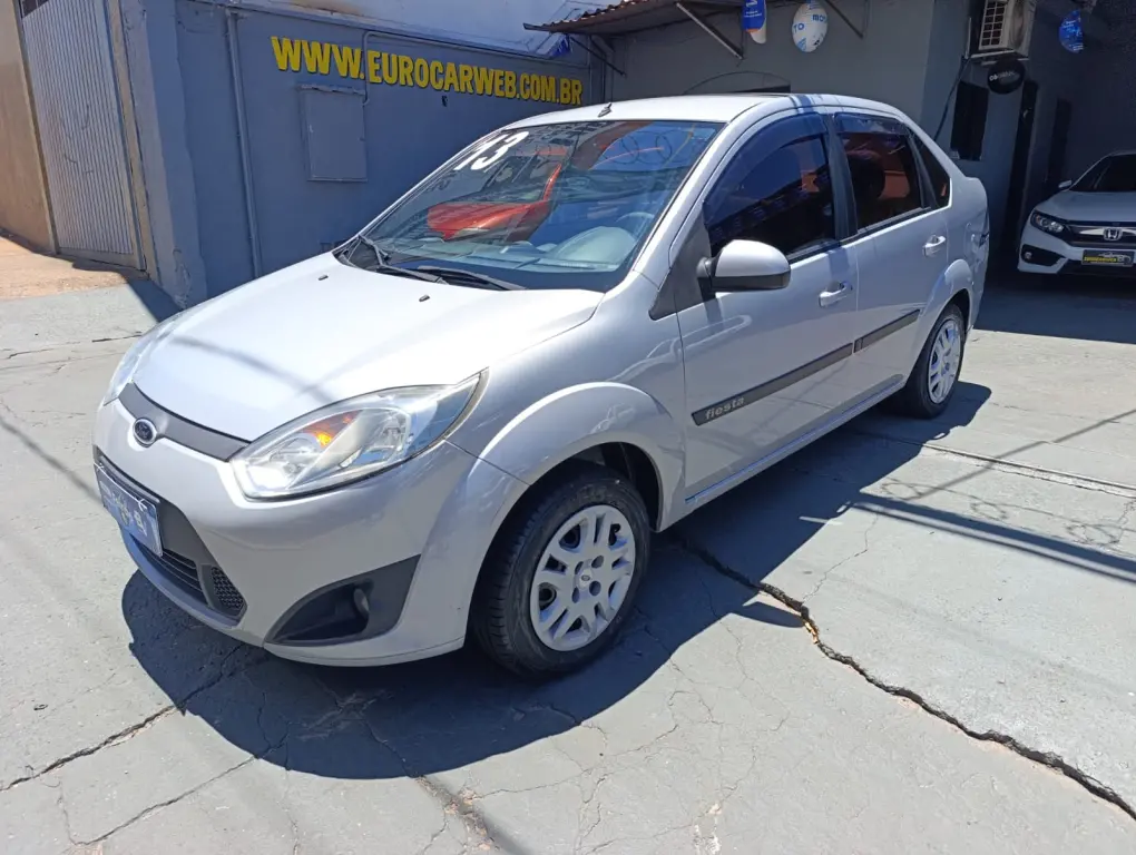 FORD Fiesta Sedan