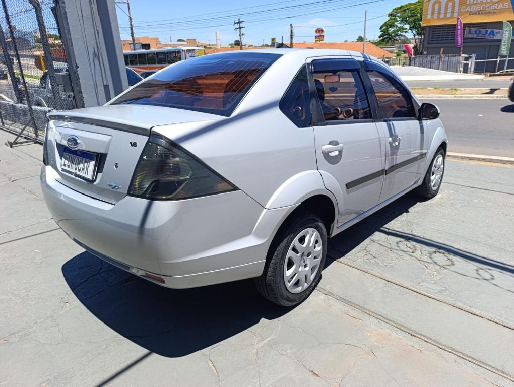 FORD Fiesta Sedan - Foto