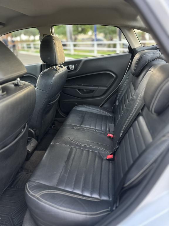 FORD Fiesta Sedan - Foto