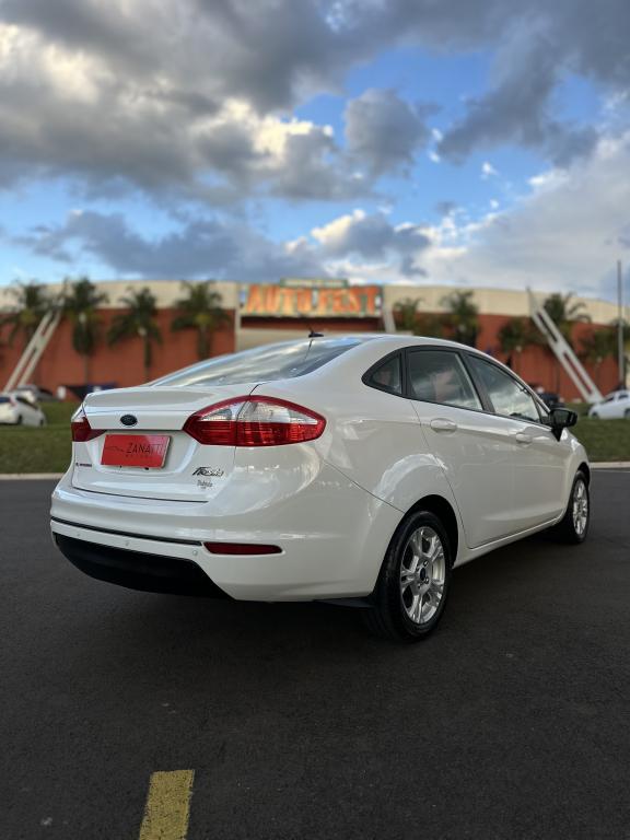 FORD Fiesta Sedan - Foto