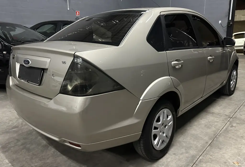 FORD Fiesta Sedan - Foto