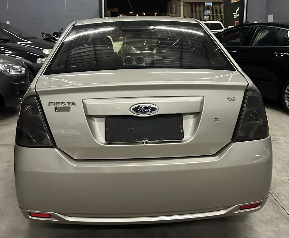 FORD Fiesta Sedan - Foto
