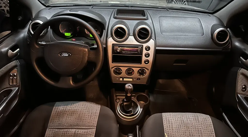 FORD Fiesta Sedan - Foto