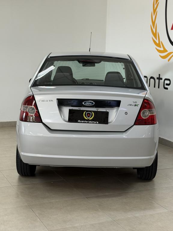 FORD Fiesta Sedan - Foto