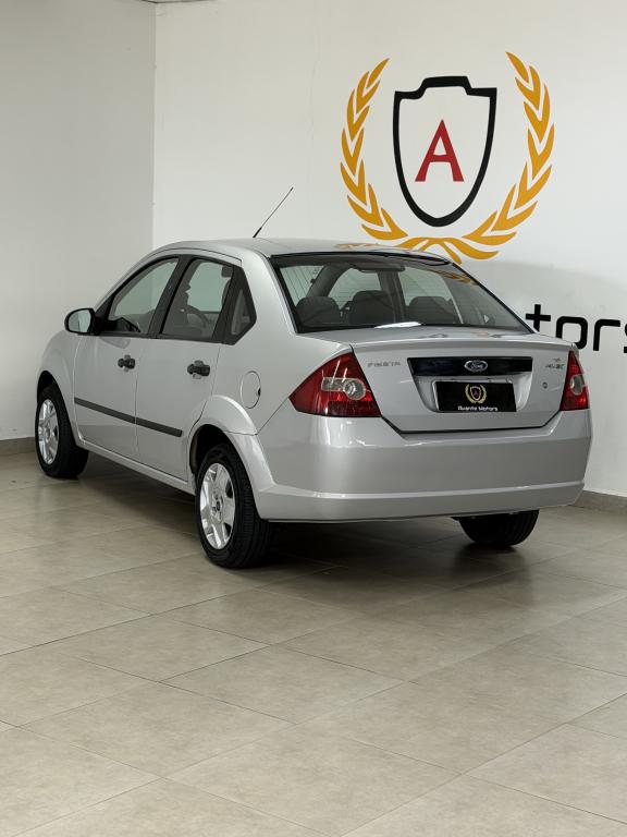 FORD Fiesta Sedan - Foto