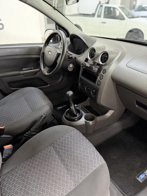 FORD Fiesta Sedan - Foto