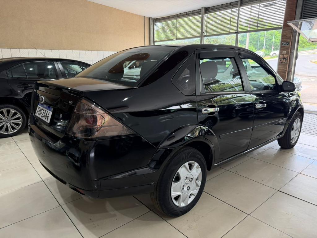 FORD Fiesta Sedan - Foto
