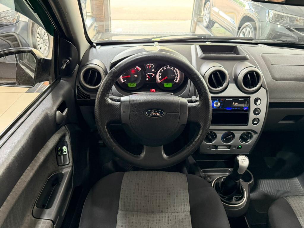 FORD Fiesta Sedan - Foto