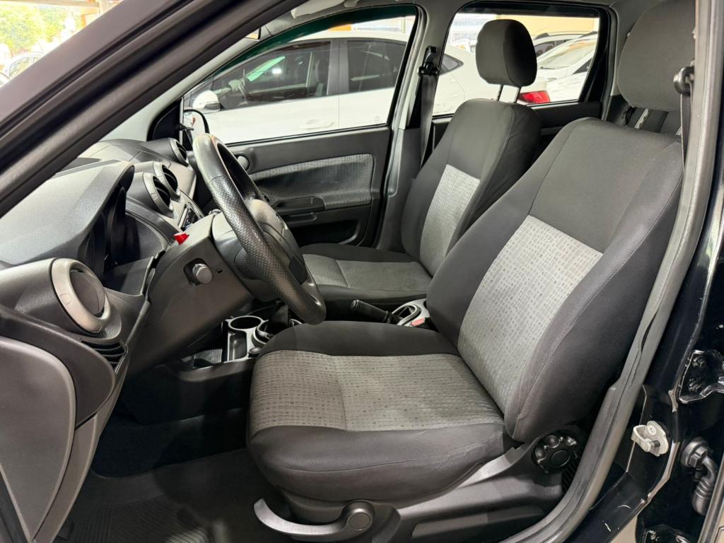 FORD Fiesta Sedan - Foto