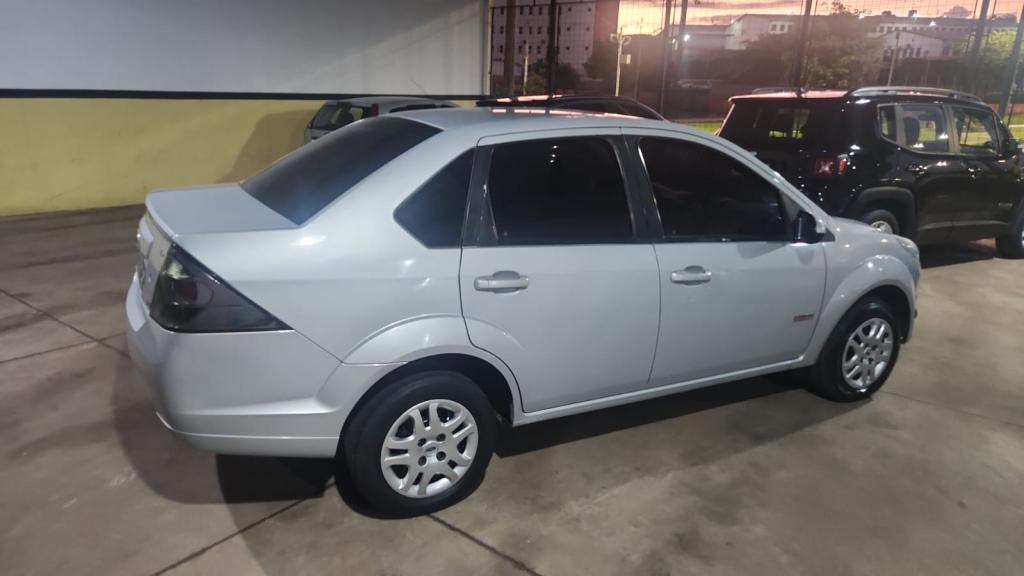 FORD Fiesta Sedan - Foto