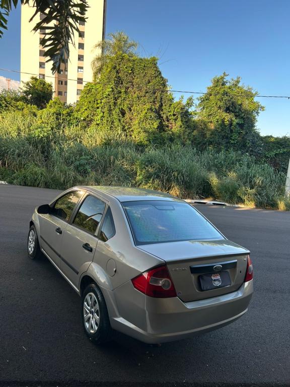FORD Fiesta Sedan - Foto