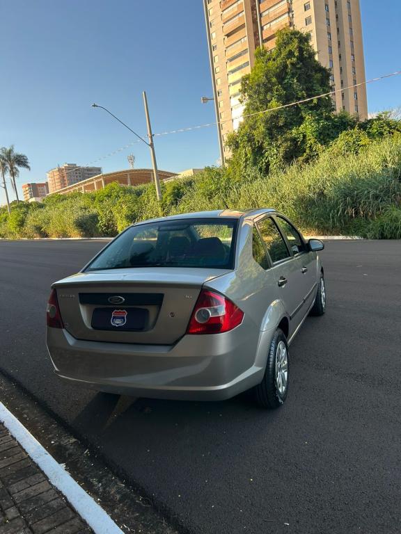 FORD Fiesta Sedan - Foto