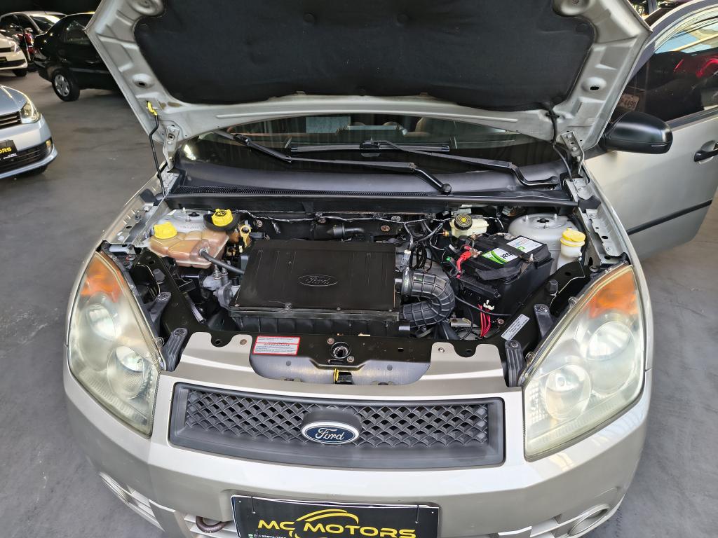 FORD Fiesta Sedan - Foto