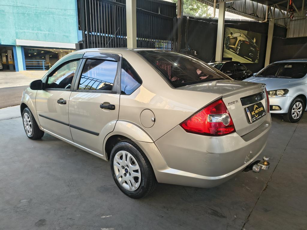 FORD Fiesta Sedan - Foto