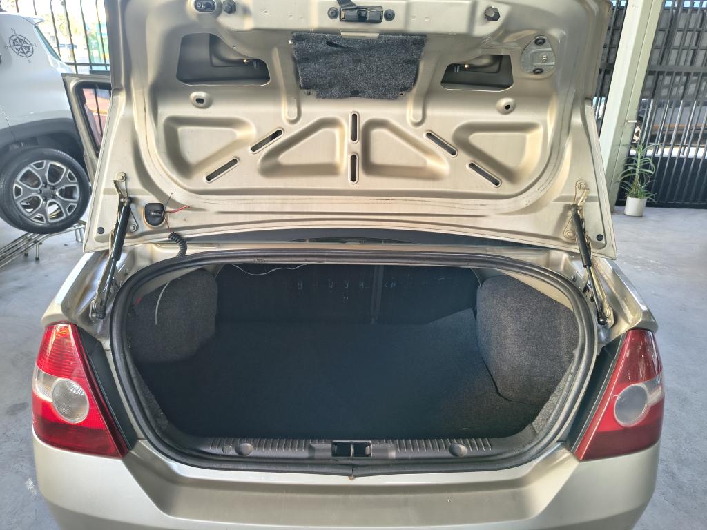 FORD Fiesta Sedan - Foto