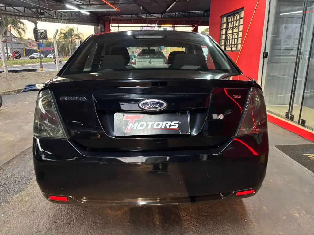 FORD Fiesta Sedan - Foto
