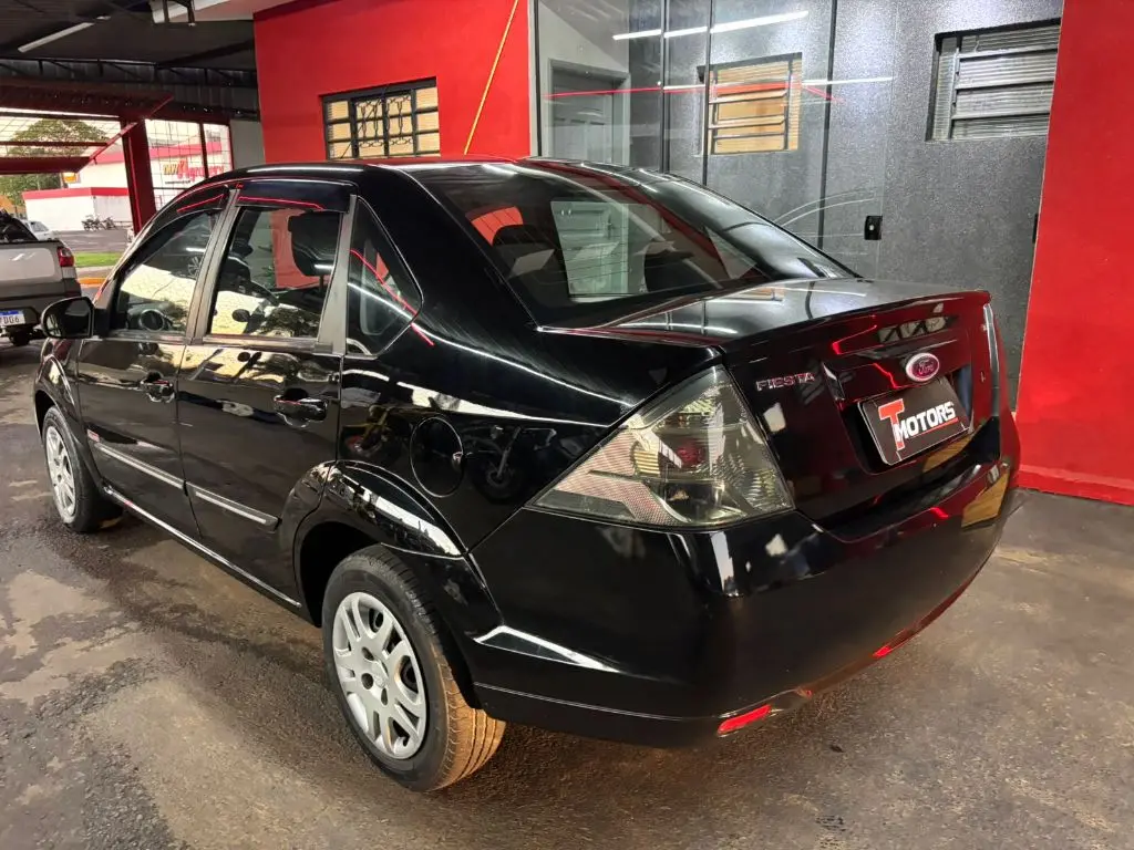 FORD Fiesta Sedan - Foto