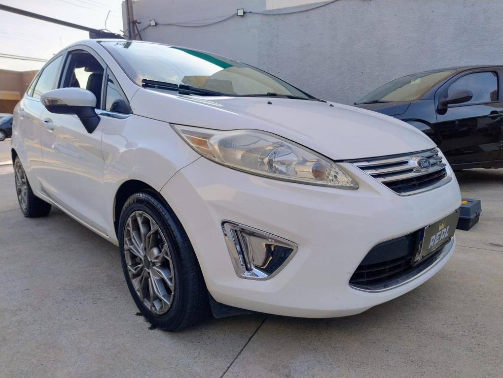 FORD Fiesta Sedan