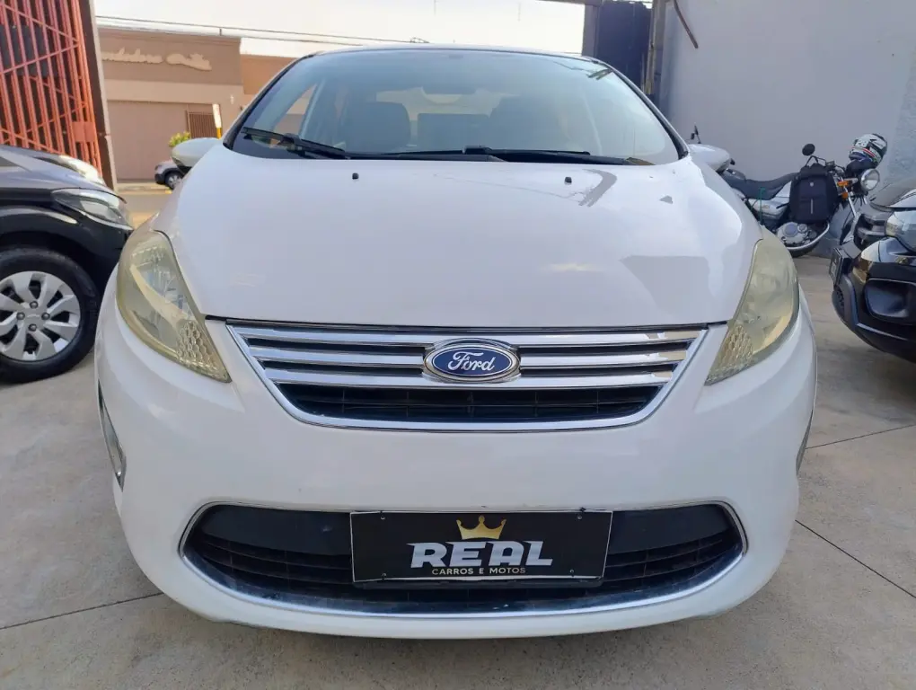 FORD Fiesta Sedan - Foto