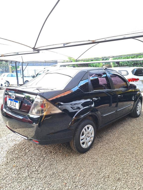 FORD Fiesta Sedan - Foto