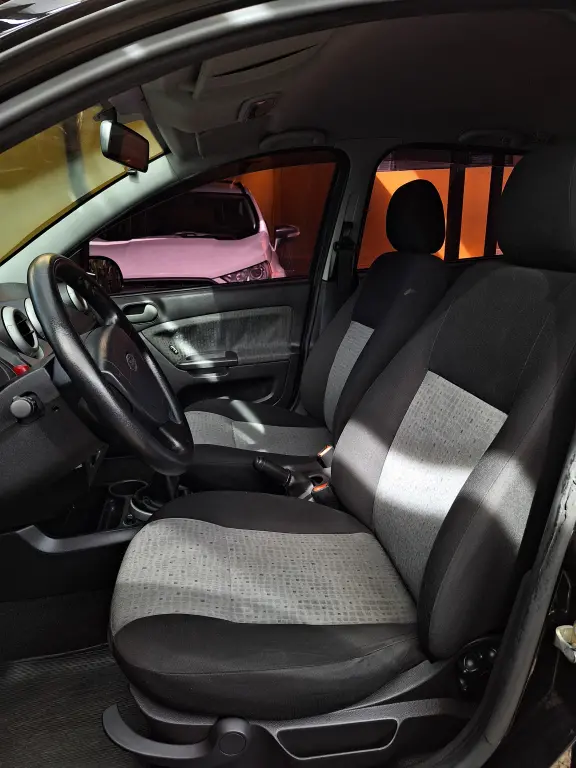 FORD Fiesta Sedan - Foto