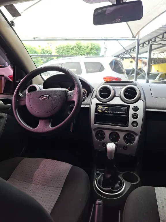 FORD Fiesta Sedan - Foto