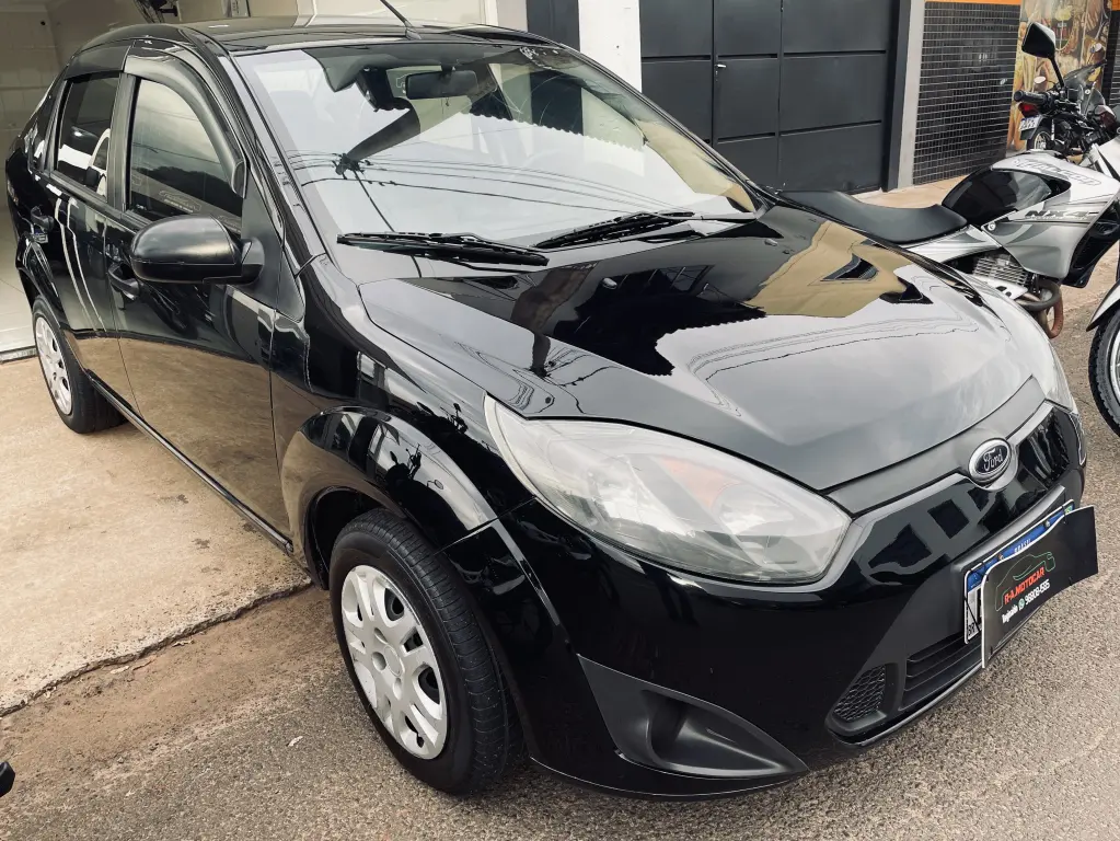 FORD Fiesta Sedan